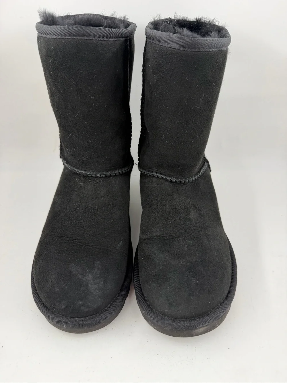 Ugg Women’s Classic Short II -SZ 6- Black Sheepskin Winter Comfort Boots